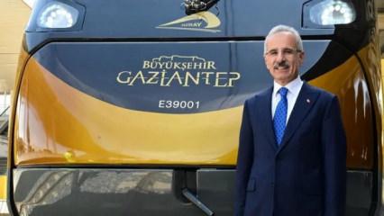 Bakan Uraloğlu açıkladı: Milli banliyö treninin dördüncü seti raylara indi