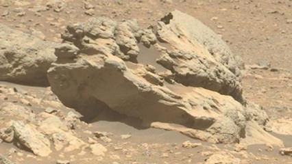 NASA, Mars'ta oraya ait olmayan bir kaya keşfetti