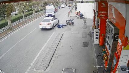 Üsküdar'da ambulansa yol veren motosikletliyle otomobil arkadan çarptı