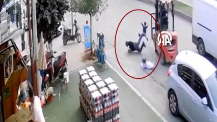 Yürekleri ağza getiren kaza! Kural tanımaz forklift sürücüsü dehşet saçtı! 