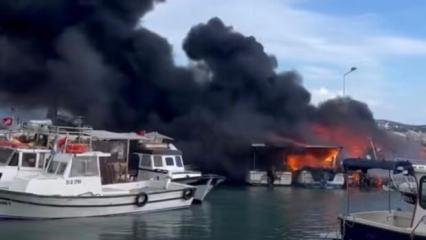 Çeşme'de korku dolu anlar: Tekneler alevlere teslim oldu