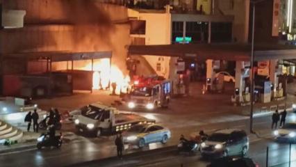 Elektrikli araç alevlere teslim oldu! Akaryakıt istasyonunda korku dolu anlar!