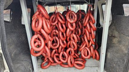 Hatay'da menşei belirsiz kilolarca sucuğa el konuldu