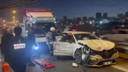 Bağcılar'da zincirleme kaza: Yaralılar var! Trafik kilitlendi...