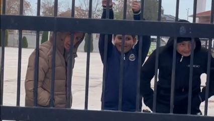 Öğrencilerden tüyleri diken diken eden diyalog: "Türk Bayrağını indirecek güç yok sende"