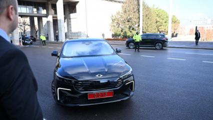 Bakan Kacır, b&uuml;t&ccedil;e g&ouml;r&uuml;şmelerine Togg T10F ile geldi