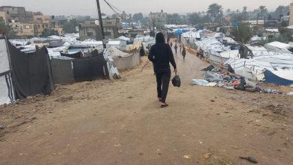 Gazze&rsquo;de kış felaketi: Sel her yeri sardı, Deniz Feneri kampları testten ge&ccedil;ti