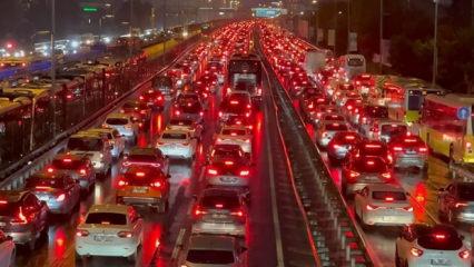 İstanbul'un bitmeyen &ccedil;ilesi: İBB bizim sorunumuz değil diyerek bakanlığı su&ccedil;ladı