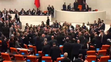 Son dakika: TBMM'de kavga &ccedil;ıktı! 2026 yılı b&uuml;t&ccedil;esi kabul edildi