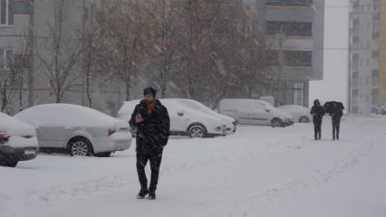 Kastamonu, Bitlis, Muş, Van... Kar bir gecede bastırdı: Y&uuml;zlerce k&ouml;y yolu ulaşıma kapandı