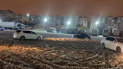 İl&ccedil;e otogarını drift alanına &ccedil;eviren 4 s&uuml;r&uuml;c&uuml;n&uuml;n ehliyetlerine el konuldu