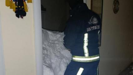 Son Dakika.... Van'da bir mahalleye &ccedil;ığ d&uuml;şt&uuml;: 22 ev boşaltıldı!