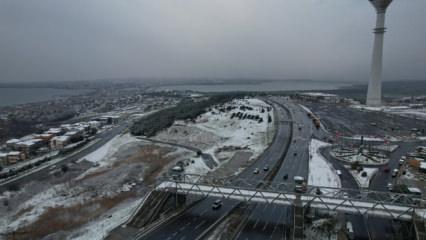 İstanbul'da kar manzarası: Beylikd&uuml;z&uuml; beyaza b&uuml;r&uuml;nd&uuml;