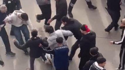 Karne alan lise &ouml;ğrencilerinin AVM otoparkındaki kavgası kamerada