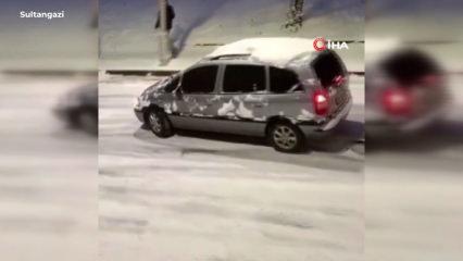 İstanbul'da yollar buz pistine d&ouml;nd&uuml;! Trafik kazaları peş peşe geldi