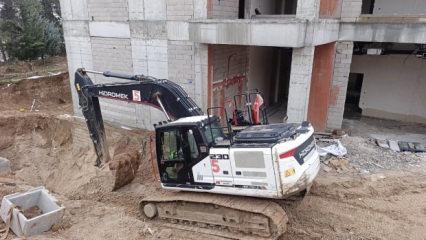 Adıyaman'da feci &ouml;l&uuml;m: İş makinesi ile duvar arasında sıkıştı!