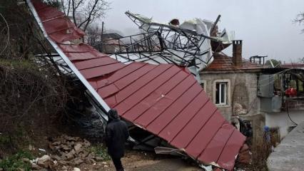 K&ouml;şk'te fırtına &ccedil;atıları u&ccedil;urdu, duvarlar yıkıldı