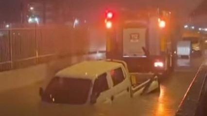 İzmir'de facia! Alt ge&ccedil;itte mahsur kalan s&uuml;r&uuml;c&uuml; boğularak can verdi