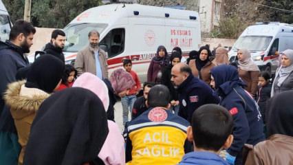 Hatay'da &ouml;ğrenci servisi ile otomobil &ccedil;arpıştı: 15 yaralı