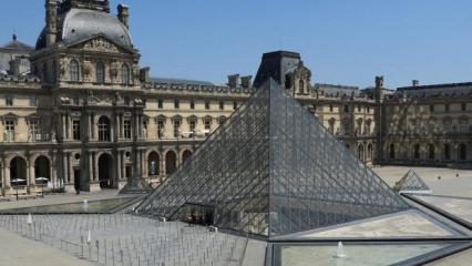 Fransa'daki Louvre M&uuml;zesi'nde "bilet dolandırıcılığı" şebekesi &ccedil;&ouml;kertildi
