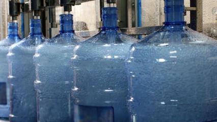 &Uuml;&ccedil; b&uuml;y&uuml;kşehirde su krizi: Hem şebeke hem damacana fiyatları u&ccedil;uşa ge&ccedil;ti