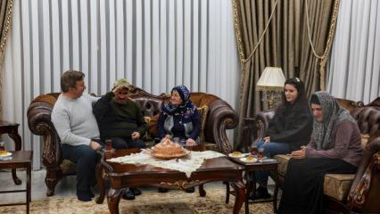 28 yaşındaki &Ccedil;ilem ve 2 engelli kardeşi Vali Aydoğdu'nun misafiri oldu