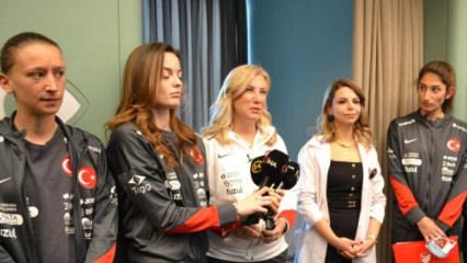 A Milli Kadın Futbol Takımı&rsquo;ndan kanser hastalarına moral ziyareti