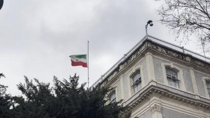 İran'ın İstanbul Başkonsolosluğu'nda bayraklar yarıya indirildi