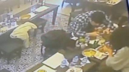 Yediği yemekten &ccedil;ıkan b&ouml;cek, dudağını ısırdı!