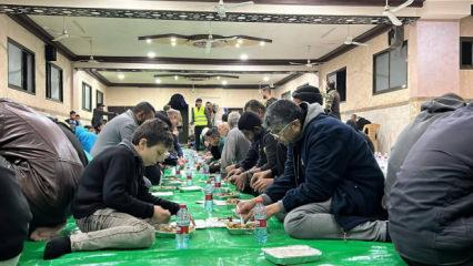 İHH her g&uuml;n 165 bin Gazzeliye iftar yemeği dağıtıyor