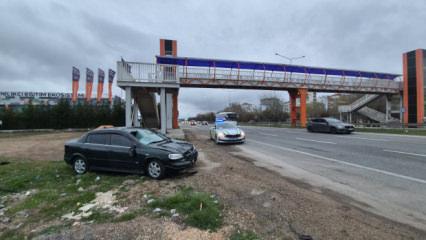 &Uuml;st ge&ccedil;ide 20 metre mesafede feci kaza: otomobilin &ccedil;arptığı yaşlı kadın &ouml;ld&uuml;
