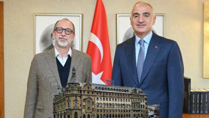 Haydarpaşa ve Sirkeci&rsquo;ye d&uuml;nya yıldızı dokunuşu: Venedik &ouml;d&uuml;ll&uuml; k&uuml;rat&ouml;r iş başında!