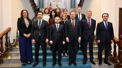 Bakan G&uuml;rlek'ten Hollandalı mevkidaşına FET&Ouml; mesajı: Talep ediyoruz