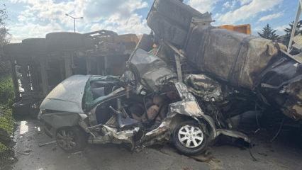 Otoyolda can pazarı! 4 ara&ccedil; birbirine girdi: Can kaybı var!