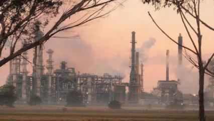 Avustralya'da petrol rafinerisinde yangın