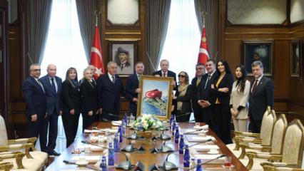 Erdoğan, T&uuml;rk Demokrasi Vakfı heyetini kabul etti