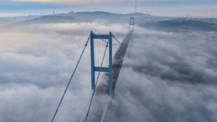 İstanbul'daki yoğun sis Boğaz'da g&ouml;rsel ş&ouml;len oluşturdu