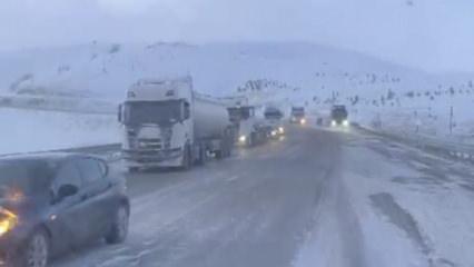 Kop Dağı Ge&ccedil;idi&rsquo;nde kar ve tipi ulaşımı aksattı