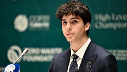 &Ouml;mer Tayyip Erdoğan'dan beğeni toplayan sunum: İngilizcesi dikkat &ccedil;ekti