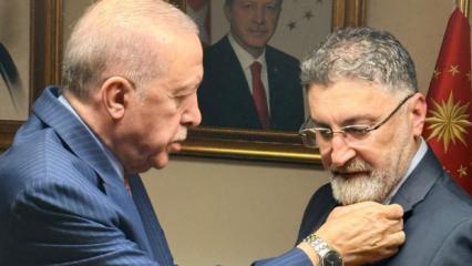 Serik'te yeni d&ouml;nem! Kadir Kumbul AK Parti'ye katıldı, rozetini Erdoğan taktı