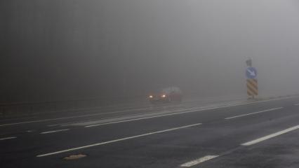 Bolu Dağı&rsquo;nda yoğun sis: G&ouml;r&uuml;ş 30 metreye d&uuml;şt&uuml;