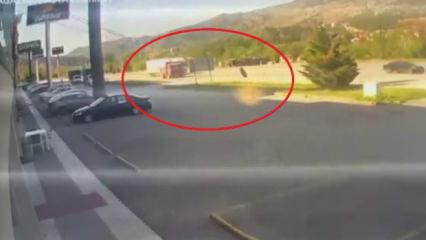 Kamyondan kopan tekerlek 300 metre yuvarlanıp mağazaya daldı