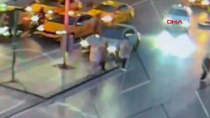 Şişli&rsquo;deki trafik kazasında &uuml;zerine trafik ışığı devrilen turist hayatını kaybetti 