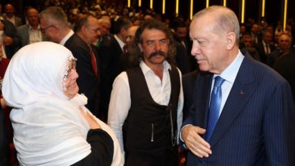 Cumhurbaşkanı Erdoğan kadın &ccedil;ift&ccedil;ilerle bir araya geldi
