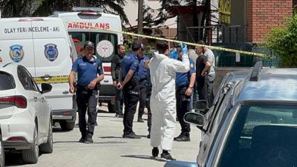 Annesini 20, babasını 10 bı&ccedil;ak darbesiyle &ouml;ld&uuml;ren zanlının ifadesi ortaya &ccedil;ıktı 