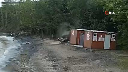  Kediye &ccedil;arpmamak i&ccedil;in manevra yapan aracın plaja u&ccedil;tuğu kaza kamerada
