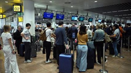 Yeşil pasaport ve vizenize g&uuml;venmeyin! AB'ye giriş &ccedil;ıkışlar değişti! İşte yeni sistem...