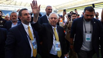 Aziz Yıldırım k&uuml;rs&uuml;den seslendi! "Eğer yarın Hakan Safi se&ccedil;ilirse..."