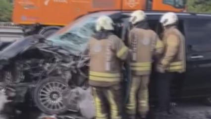 Ey&uuml;psultan'da zincirleme kaza: 6 kişi yaralandı, trafik durdu