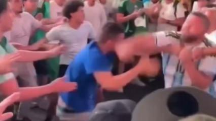 ABD'nin en &uuml;nl&uuml; meydanı savaş alanına d&ouml;nd&uuml;! 2 &uuml;lke taraftarları birbirine girdi
